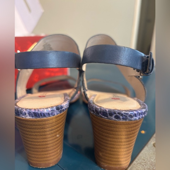 BLONDO Debi Leather Wooden Heel Oprn Toe Navy Sandals Silver Buckle Detail, Box - Picture 3 of 10